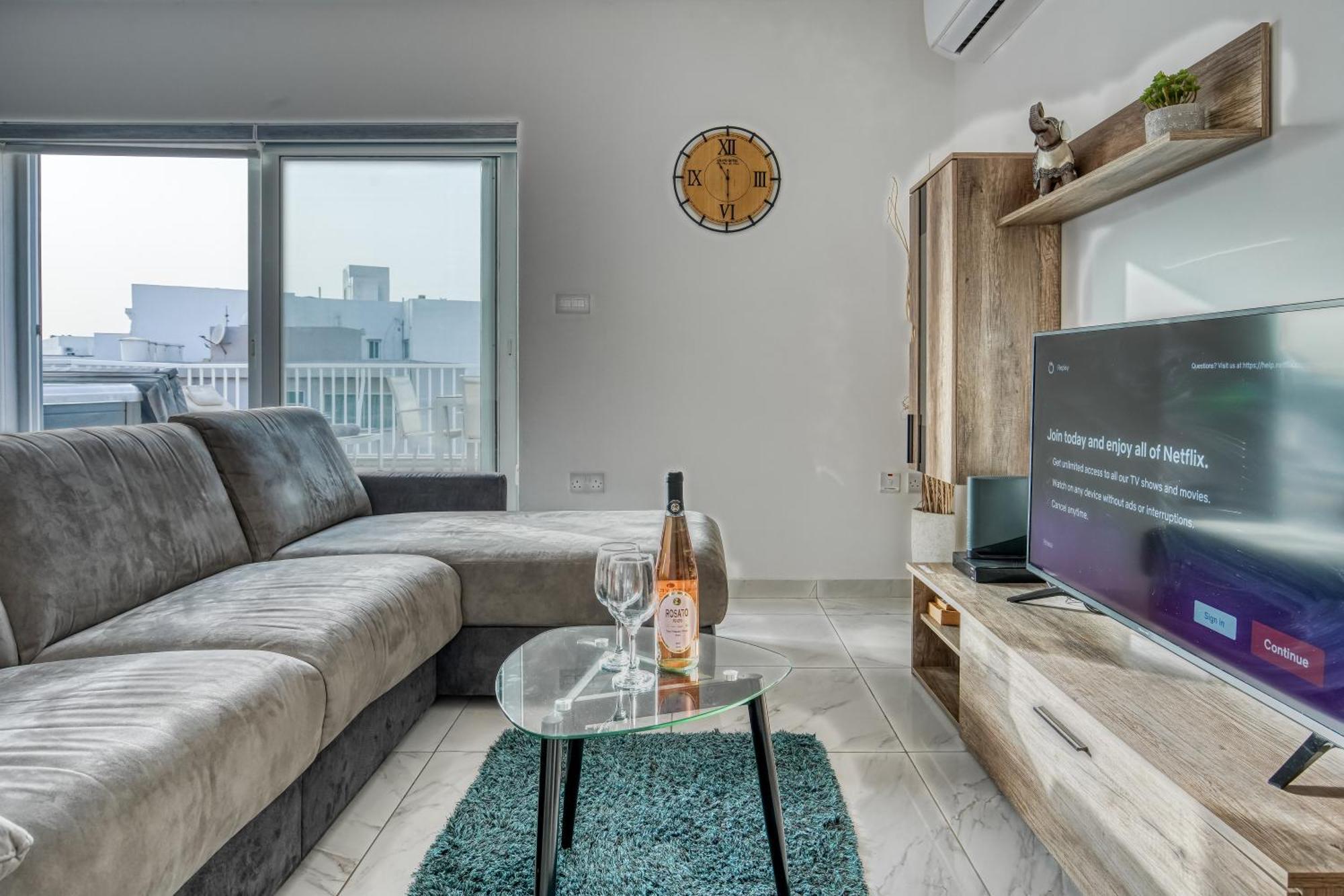 Апартаменты Poseidon Court Penthouse Superior Сент-Полс-Бей Экстерьер фото