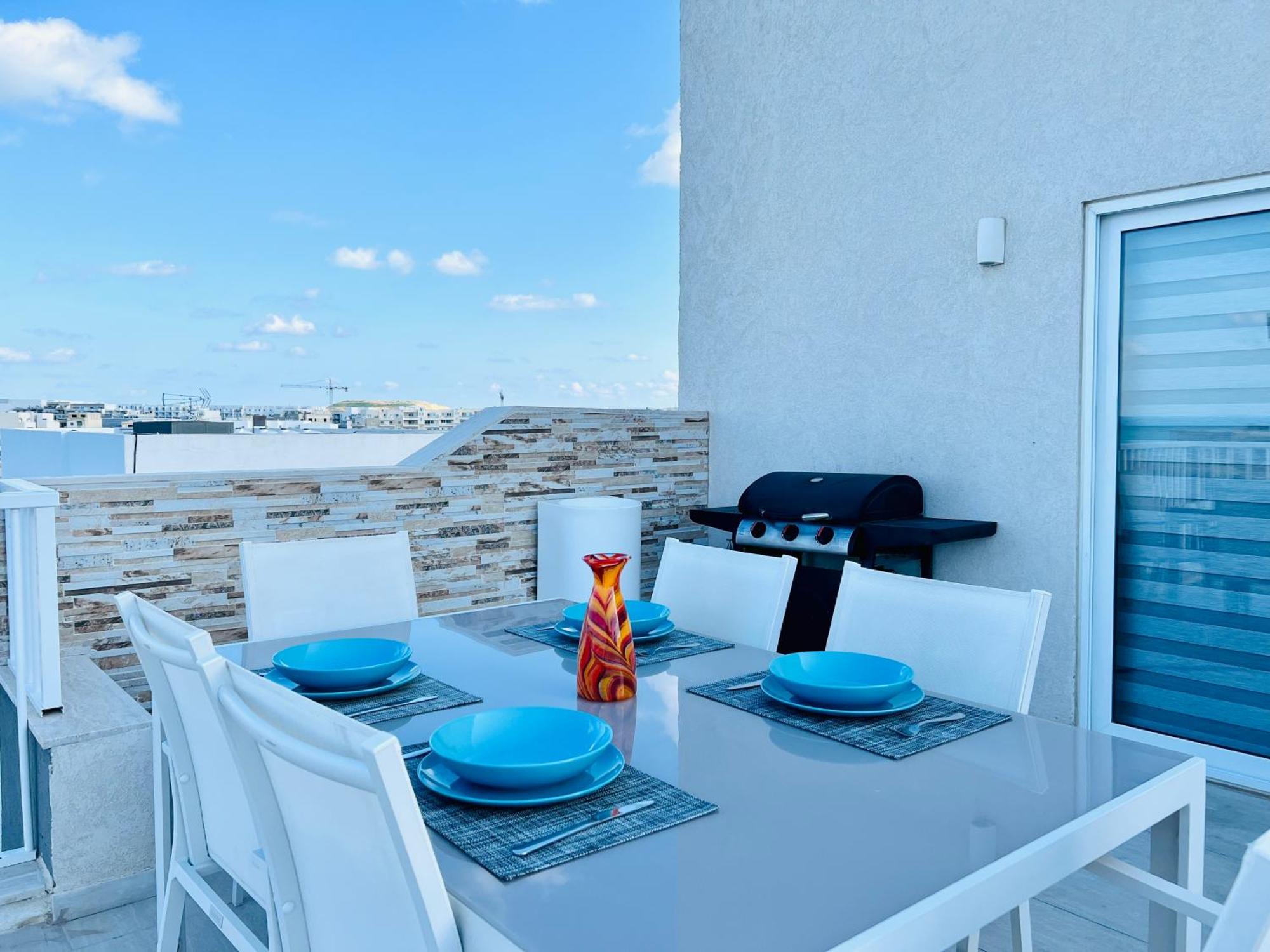 Апартаменты Poseidon Court Penthouse Superior Сент-Полс-Бей Экстерьер фото